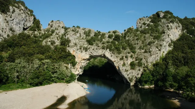 Photo de Vallon-Pont-d'Arc
