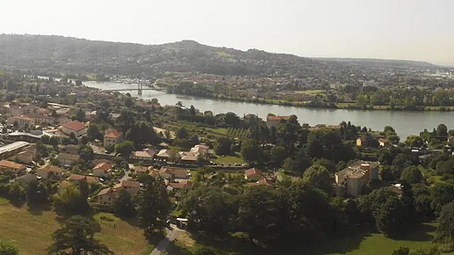 Photo de Les Roches-de-Condrieu