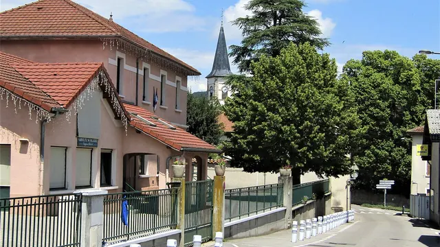 Photo de Sérézin-de-la-Tour