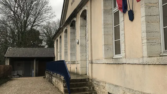 Photo de Champagne-sur-Loue