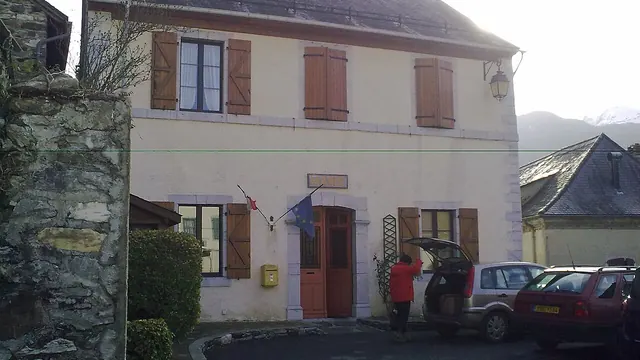 Photo de Louvie-Soubiron