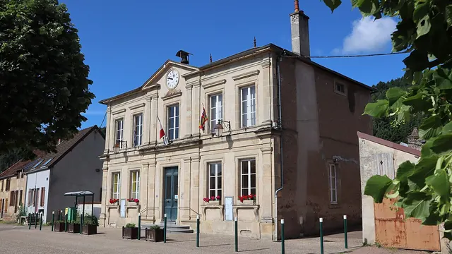 Photo de Lucenay-l'Évêque