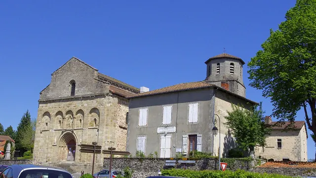 Photo de Les Salles-Lavauguyon