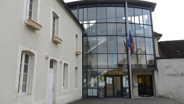 Photo de Laroche-Saint-Cydroine