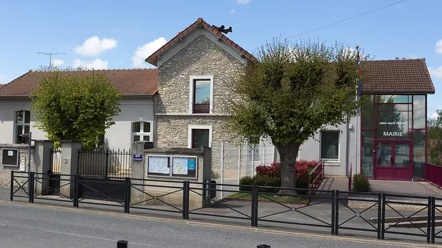 Photo de D'Huison-Longueville